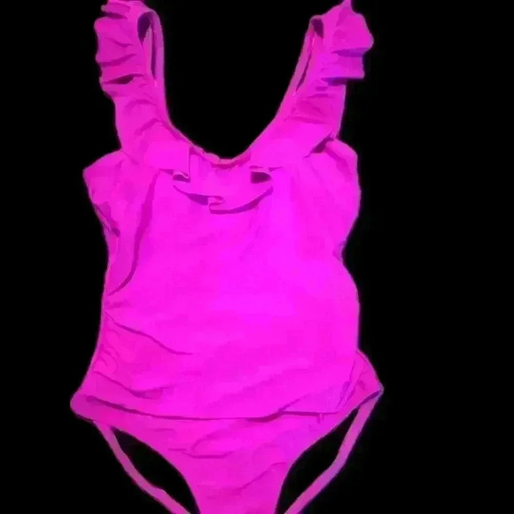 Merona Other - Merona hot pink ruffled one piece swimsuit sz small